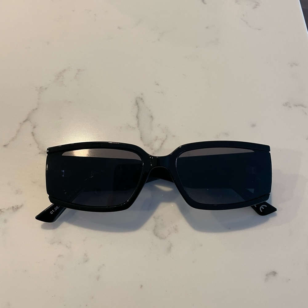 Black rectangle sunglasses